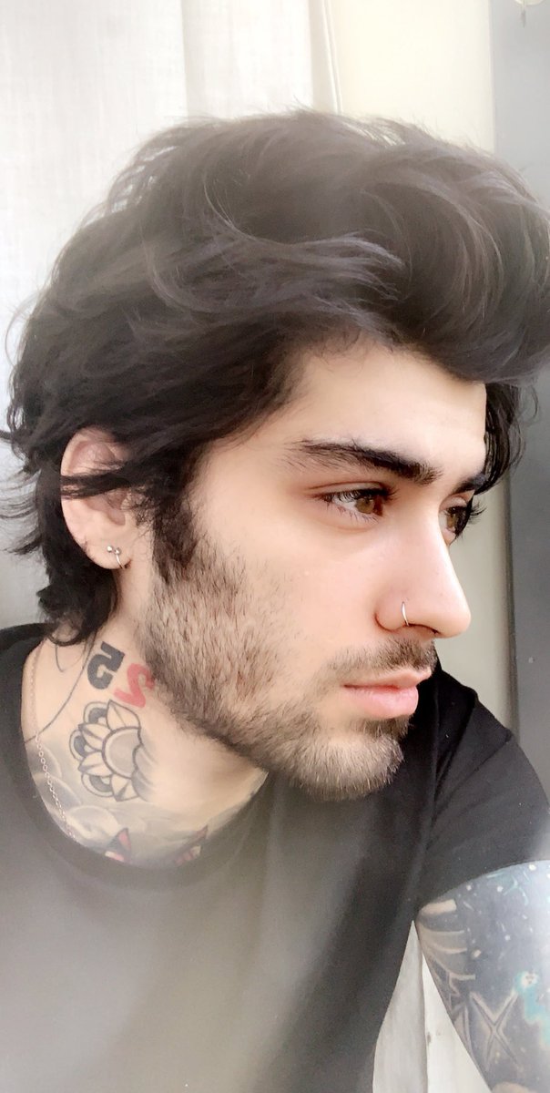 tomlinsun_28's tweet photo. zayn malik taking selfies not looking at the camera. that’s it. that’s the tweet. https://t.co/IanGf4udRh