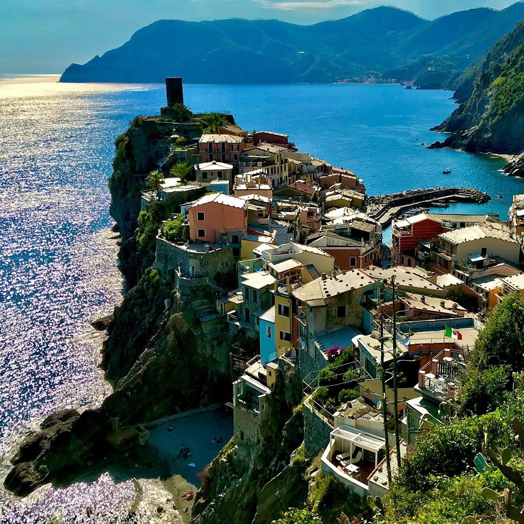 lamialiguria's tweet photo. Vi ricorda qualcosa? Eggià, il nuovo film di animazione Disney Pixar è ambientato proprio in #Liguria! Diretto dal genovese Enrico Casarosa, porterà un po' di Riviera in tutto il mondo! Siamo felici e orgogliosi! ❤️

#LaMiaLiguria 
📸 via IG thehotcorn_italia - dr_wanderlust https://t.co/yfJgwz5gAN
