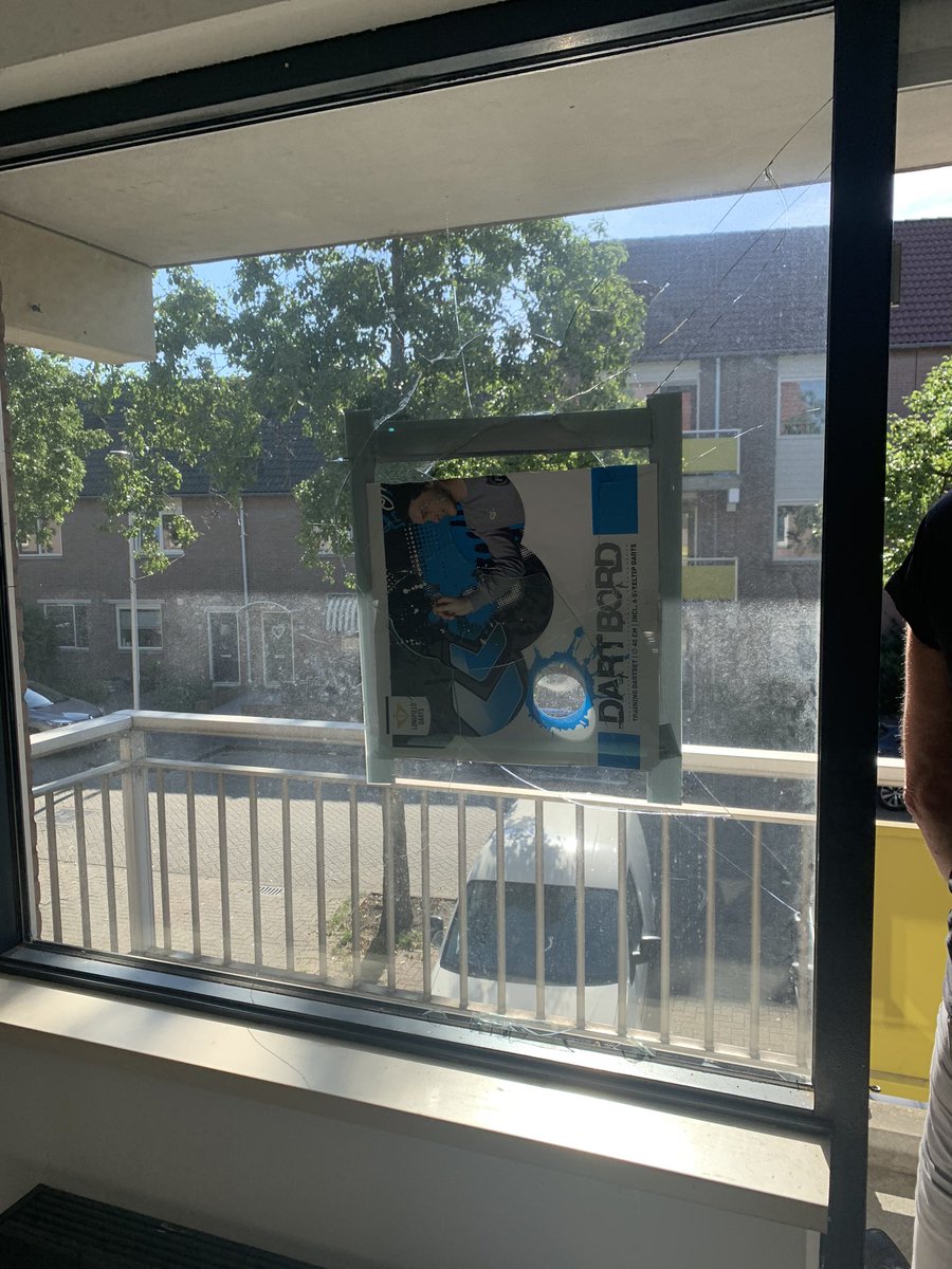 pascalliepoison's tweet photo. Graag delen!!! Mijn moeder is onlangs overleden aan de gevolgen van kanker. Mijn woningcorporatie Portaal forceert mij nu mijn ouderlijk huis te verlaten. Uit coulance willen zij mij een appartement aanbieden en dit is waar zij mee komen. Ik vind het echt schandalig. https://t.co/dJdMNYyJKr