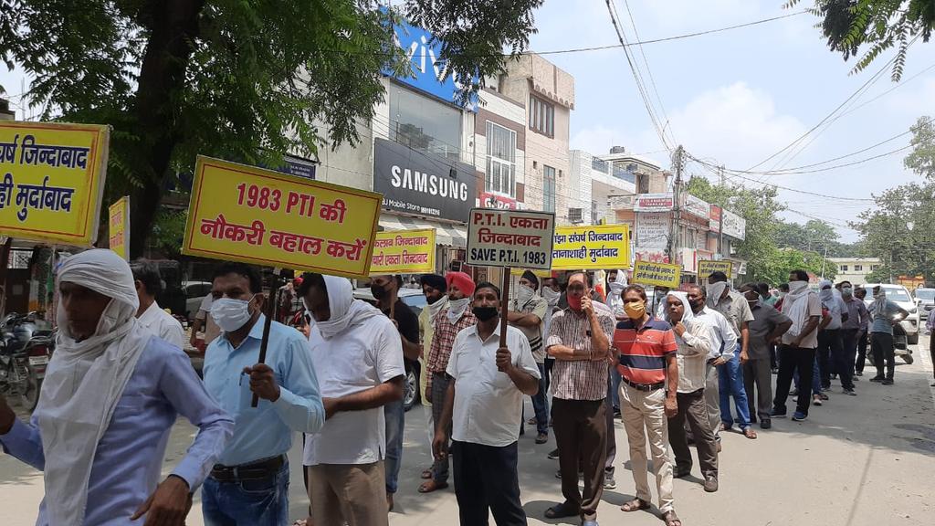 RajniSharmas's tweet photo. Sabhi 1983 PTIs ki Job Wapis Kro Haryana Sarkar
@RajeshK01213918 
@pti_santosh 
@SrishtiRajShar2 
@PMOIndia 
@mlkhattar https://t.co/x0krGCdu0q
