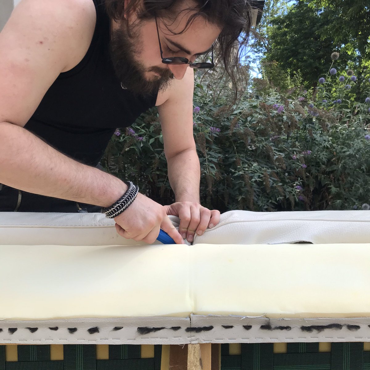 maak_lab's tweet photo. Alex is graag in de leer met leer. Het leer hebben we. Wie ons kan helpen aan oud leer-gereedschap, waar niets meer mee gebeurt, mail ons. We zijn er blij mee!

arnhem@maak-lab.nl
(RT is fijn) https://t.co/rmB1gOVKjc