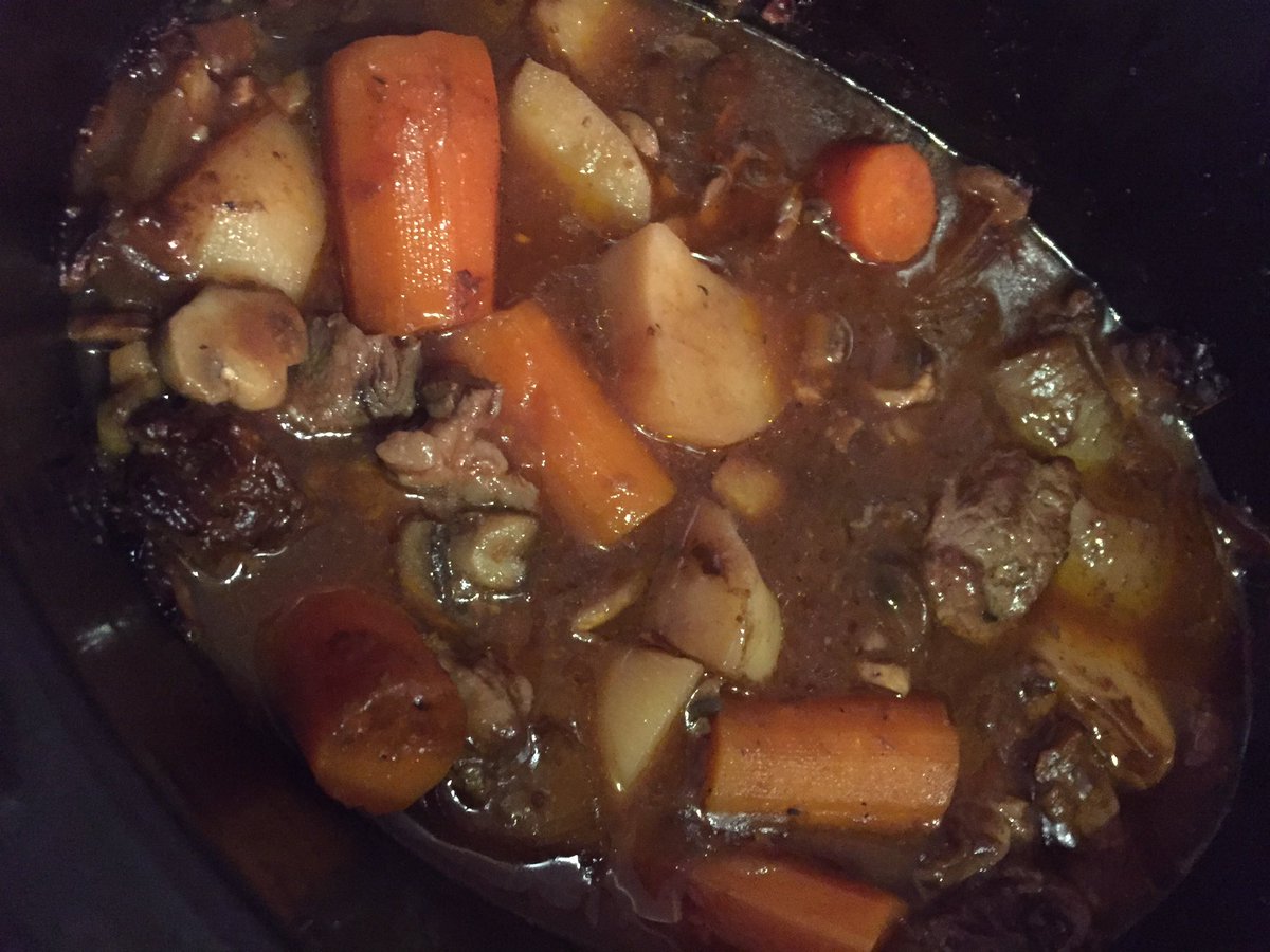 Beef and red wine cass has my house smelling amazeballs right now.. going to add some dumplings before serving and serve with rice and green beans 👌