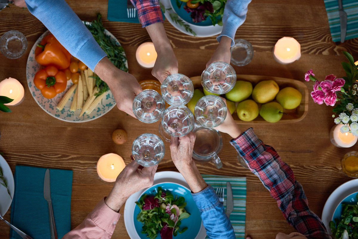 L’eau est l’un des meilleurs alliés en été ! Elle permet de réguler votre température et transporter les nutriments vers vos cellules &amp; tissus. En été, buvez au moins 1,5L/jour. Prenez soin de vous. #Hydratation nestle-waters.fr/boire-plus-boi…
