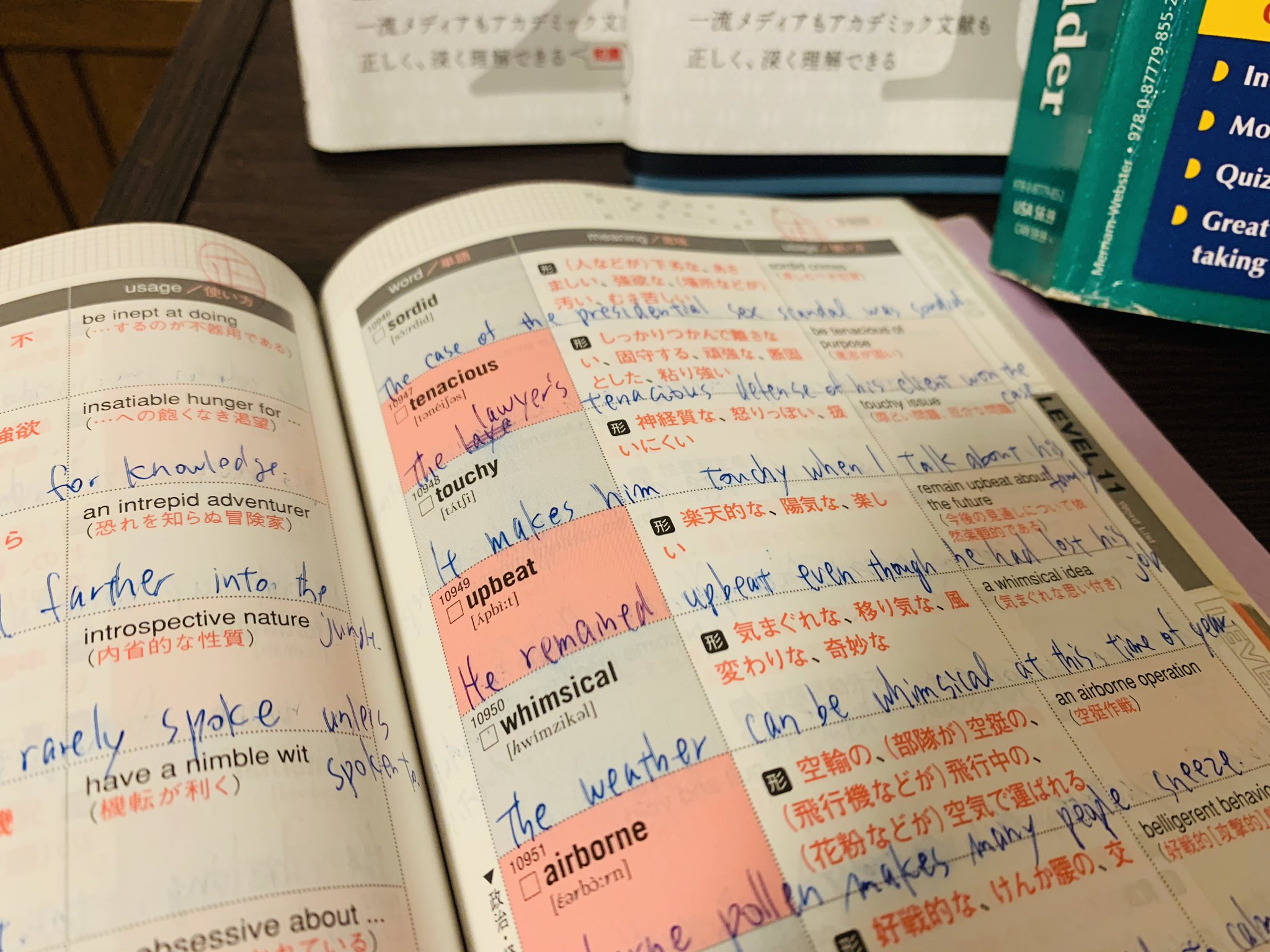 Jun 語彙がとっても苦手なんだけど語彙を覚えるのはまぁまぁ好きになってきました 今は中央の緑のやつやってます 究極の英単語vol4は身包み剥がされ哀れな姿ですが 1枚目左下 例文のないページは全て例文を書込み 例文暗唱で一通り覚えました 2枚目
