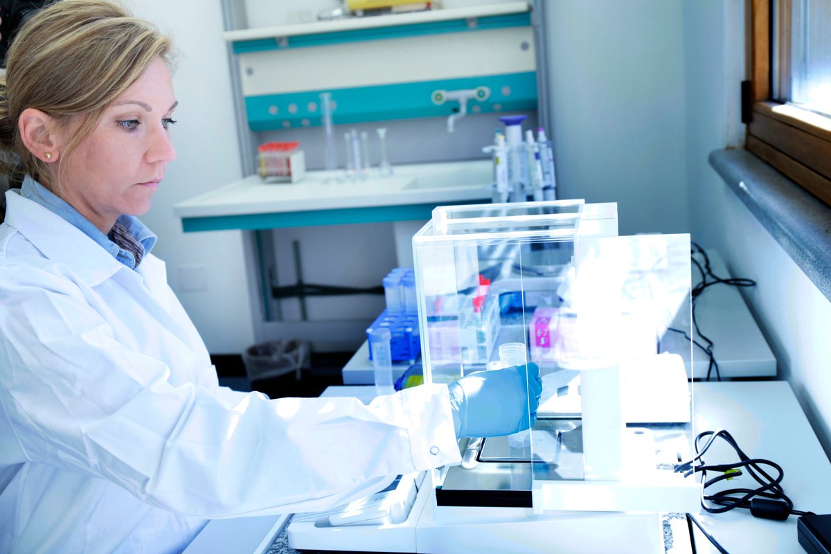 Convalescent plasma treatment illustration