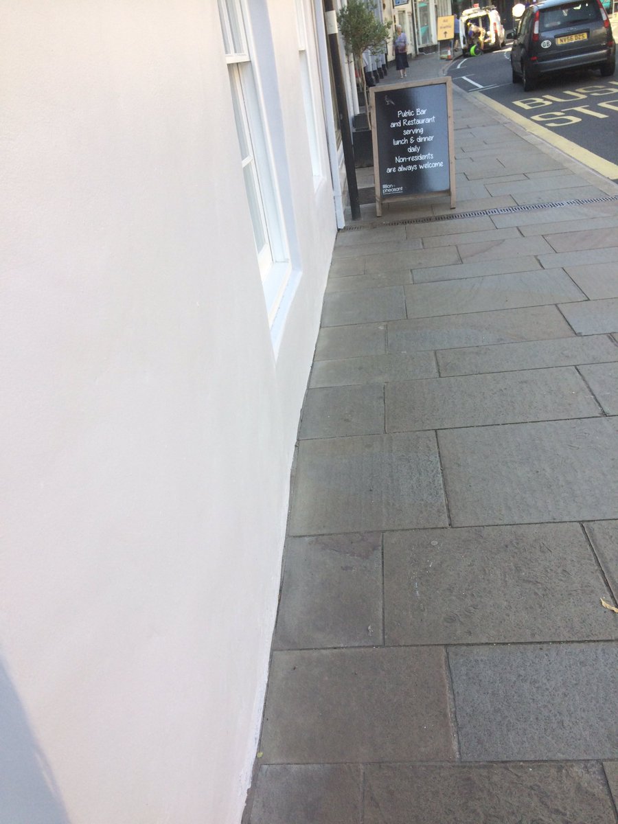 KeepShrewsTidy's tweet photo. wow look how lovely @LionandPheasant looks - that’s how to attract customers! 👏👏👏👏 https://t.co/bDgnu4JeGc