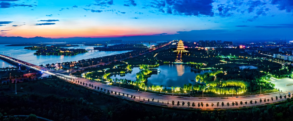 TangshanChina's tweet photo. Qian'an City of Tangshan is a "water city in northern China". Here, thousands of hectares of lakes are rippling with blue waves, green ecological islands are scattered like stars, and ancient pavilions and modern buildings set each other off. (Photography by Hefuzhong) https://t.co/OzcxIRgpim
