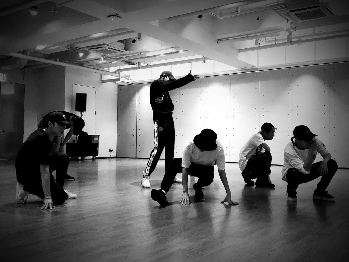 FanFRTaeyong's tweet photo. 31.07.2020 [PHOTOS] Mise à jour du compte Twitter de #SuperM

" [Trop bon pour être gardé 📂 : SuperM 🤘] #ThrowBackToDancePractices 
 
#SuperM #WeAreTheFuture #SuperMTheFuture "

#its_arki https://t.co/YhDmvVM0w1