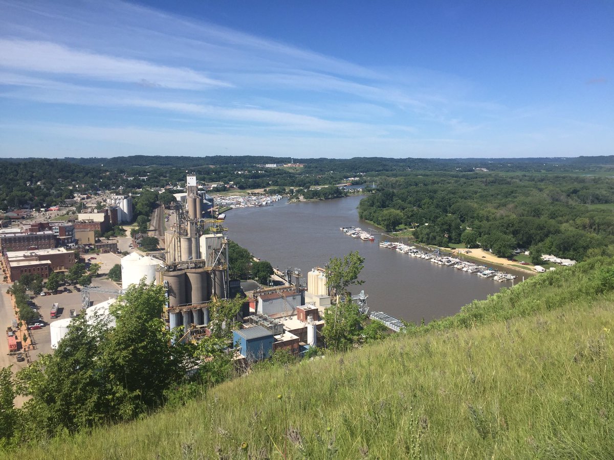 mjenson's tweet photo. A great view of the Mississippi and #RedWing yesterday ona hike up the #BarnBluff https://t.co/gHSkv26Wq9