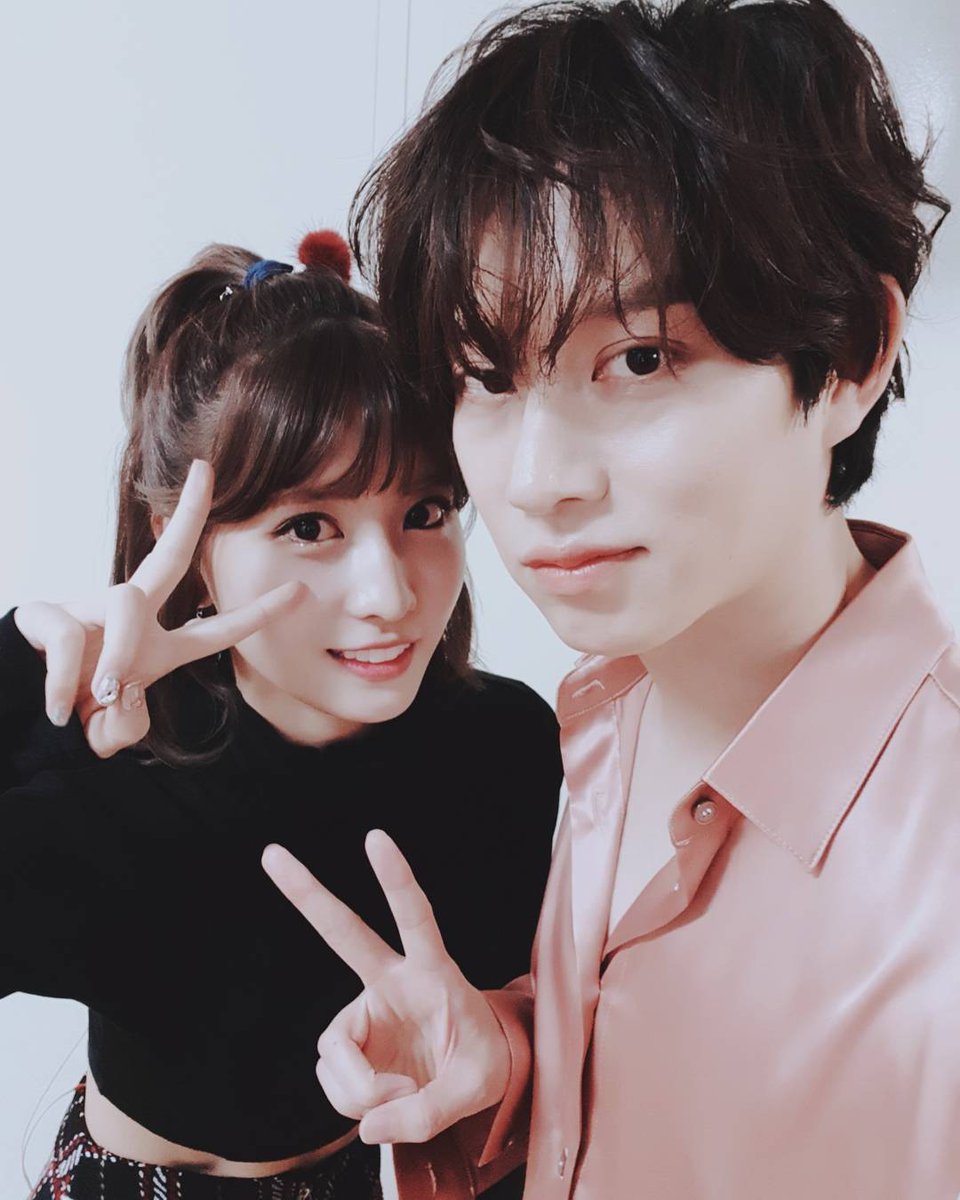 21/ November 13, 2017, Heechul uploads two selfies with Momo to his Instagram taken after the November 10th Music Bank.