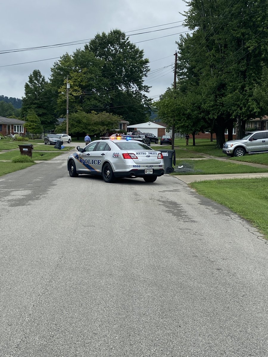 N_Picht's tweet photo. .@StevenRichard and I are out here on Spyglass Ct. in Okolona. Several @LMPD cars here. Officers working a shooting that happened around 10:00am. More details coming soon. @wave3news https://t.co/6n57lXB5bm