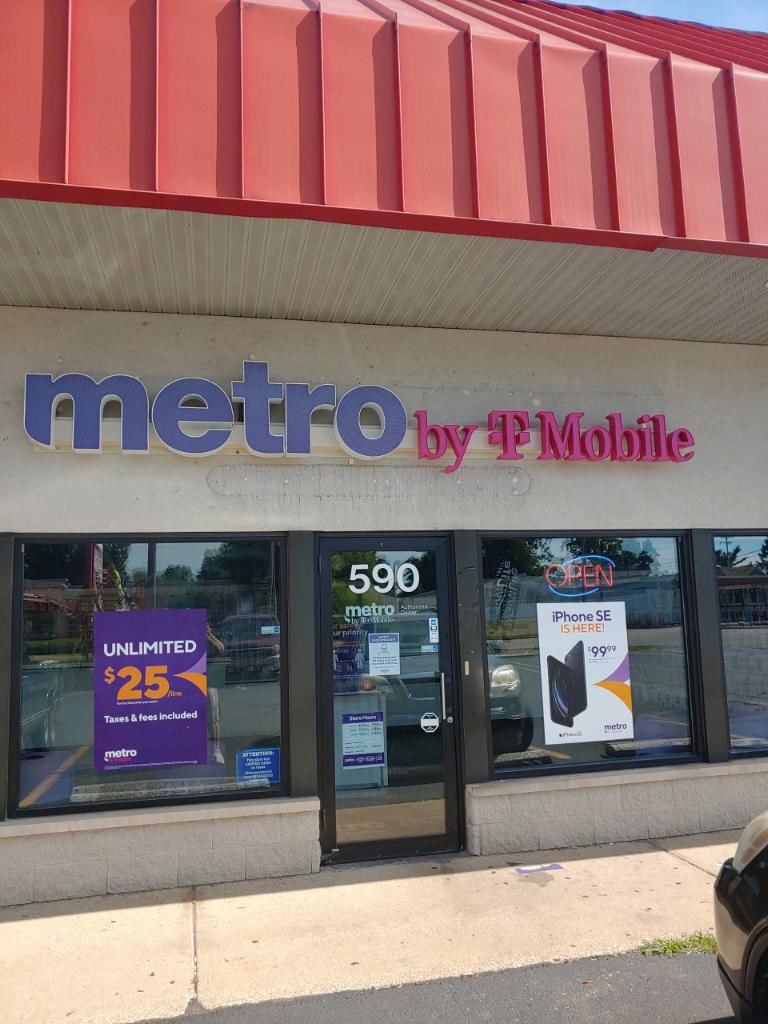 basketbowboss's tweet photo. What a BEAUTIFUL sight in Battle Creek today! πππ #newsignwhodis #firstandfast #greatlakesrocks #metrobytmobile #thenewtmobile #Michigan #battlecreek @sgeertsatmetro @RuckerAndrewJr @ByrnesShawn https://t.co/bORlu5BWjm