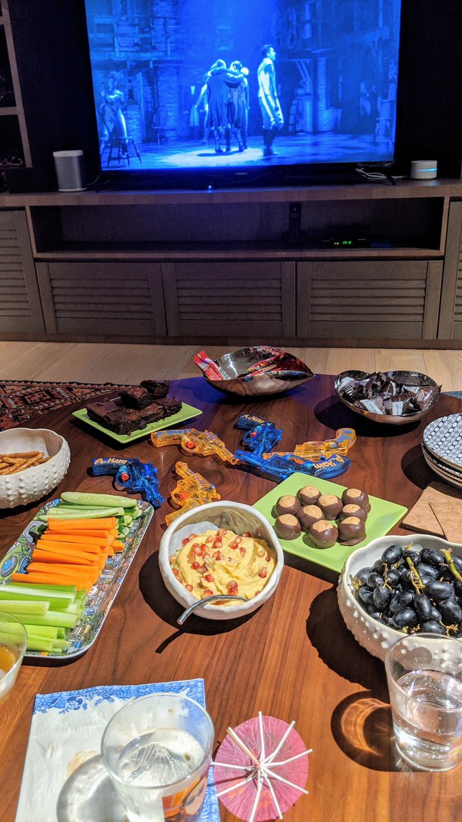 alizaknox's tweet image. Hamilton viewing for 6 of us, complete with water pistols for dueling and Hurricane drinks. #CreativeFriends