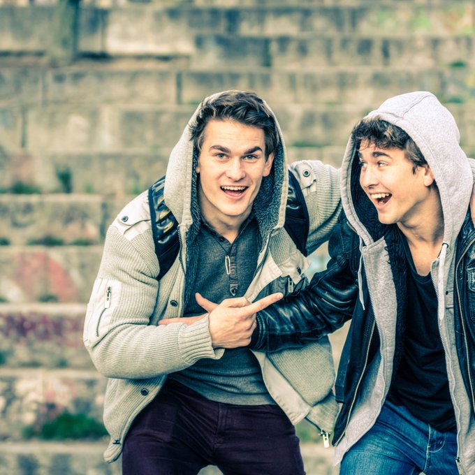 oplifesaver's tweet image. This long weekend, do your friends a favour and share these simple rail safety tips with them. It could save their lives! bit.ly/2FKQNbS