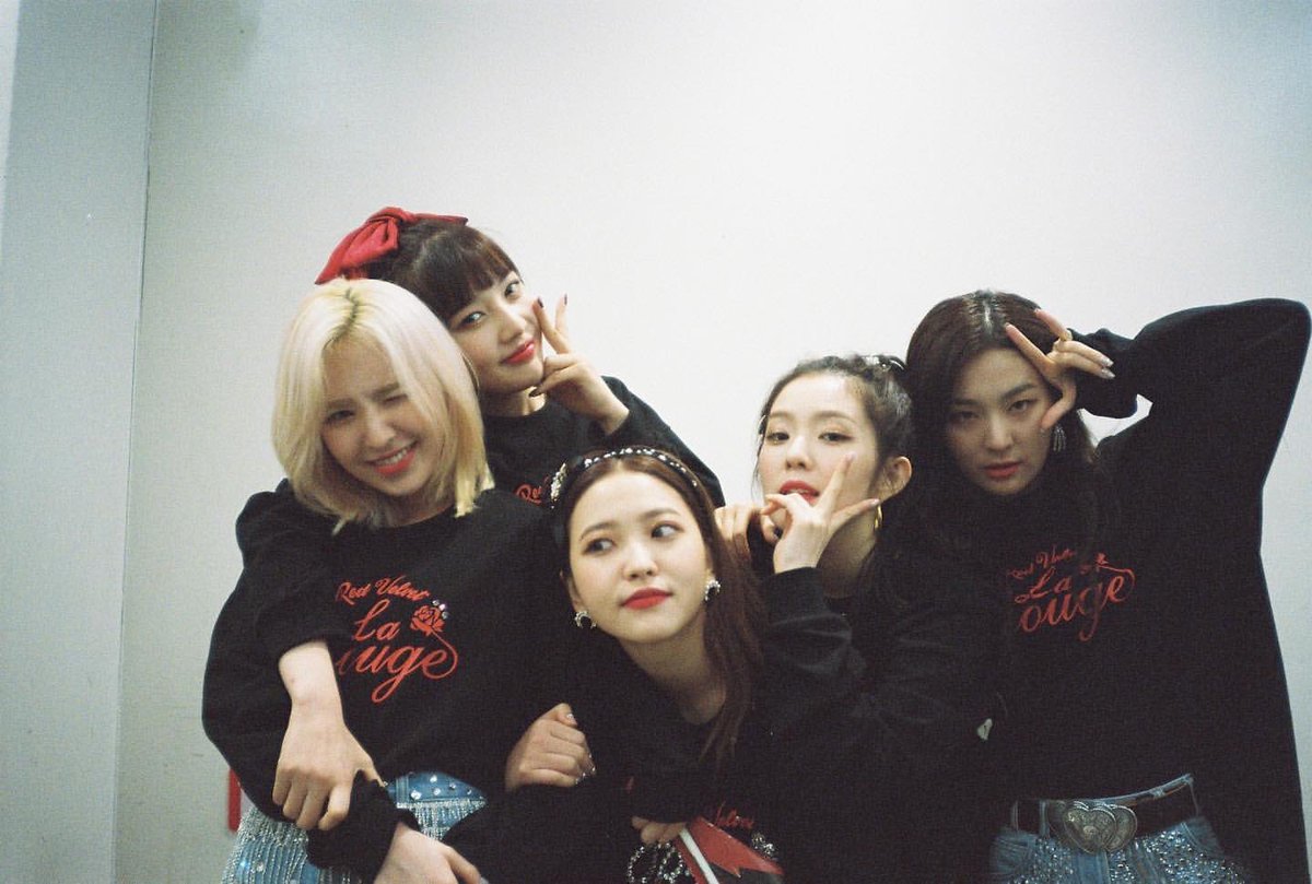 hanggerRV's tweet photo. #6YearsWithRedVelvet
#레드벨벳_6주년_대댕큐
다섯명을 알게되고 난 후 더 행복해진 것 같아요. 항상 고맙고 보고싶어요. 사랑해, 
6주년 온마음을 다해 축하해❤️🧡💙💚💜 https://t.co/nGtjiiv0dK