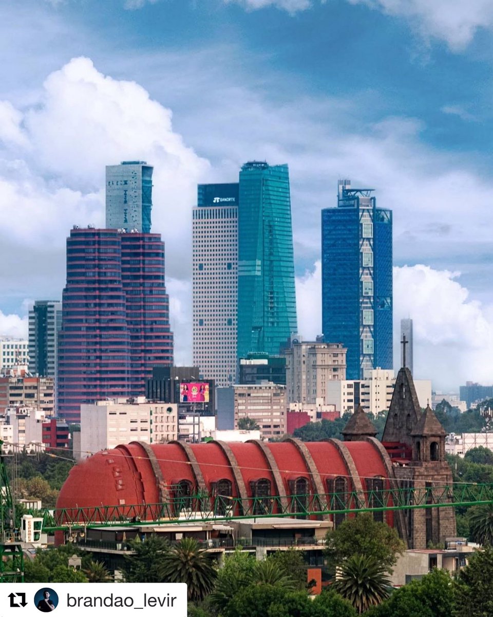 PolancoLomas's tweet photo. Muy buenos días. Arrancamos el viernes con esta imagen de los gigantes de Reforma, vistos desde Polanco.

📸: instagram de brandao_levir https://t.co/zAdH5H9yeX