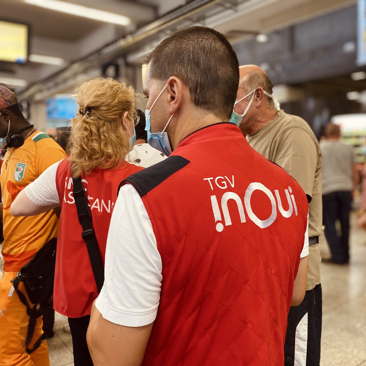 AgnesOgier's tweet photo. En ce week-end de grand chassé croisé estival, j’adresse mes remerciements et encouragements à l’ensemble des agents de l’#AxeAtlantique.

Qu’ils reviennent ou qu’ils partent, en gare comme à bord de nos trains, nos clients sont entre de bonnes mains 😊

#SNCF
#TGVINOUI https://t.co/spIZCnDRKi