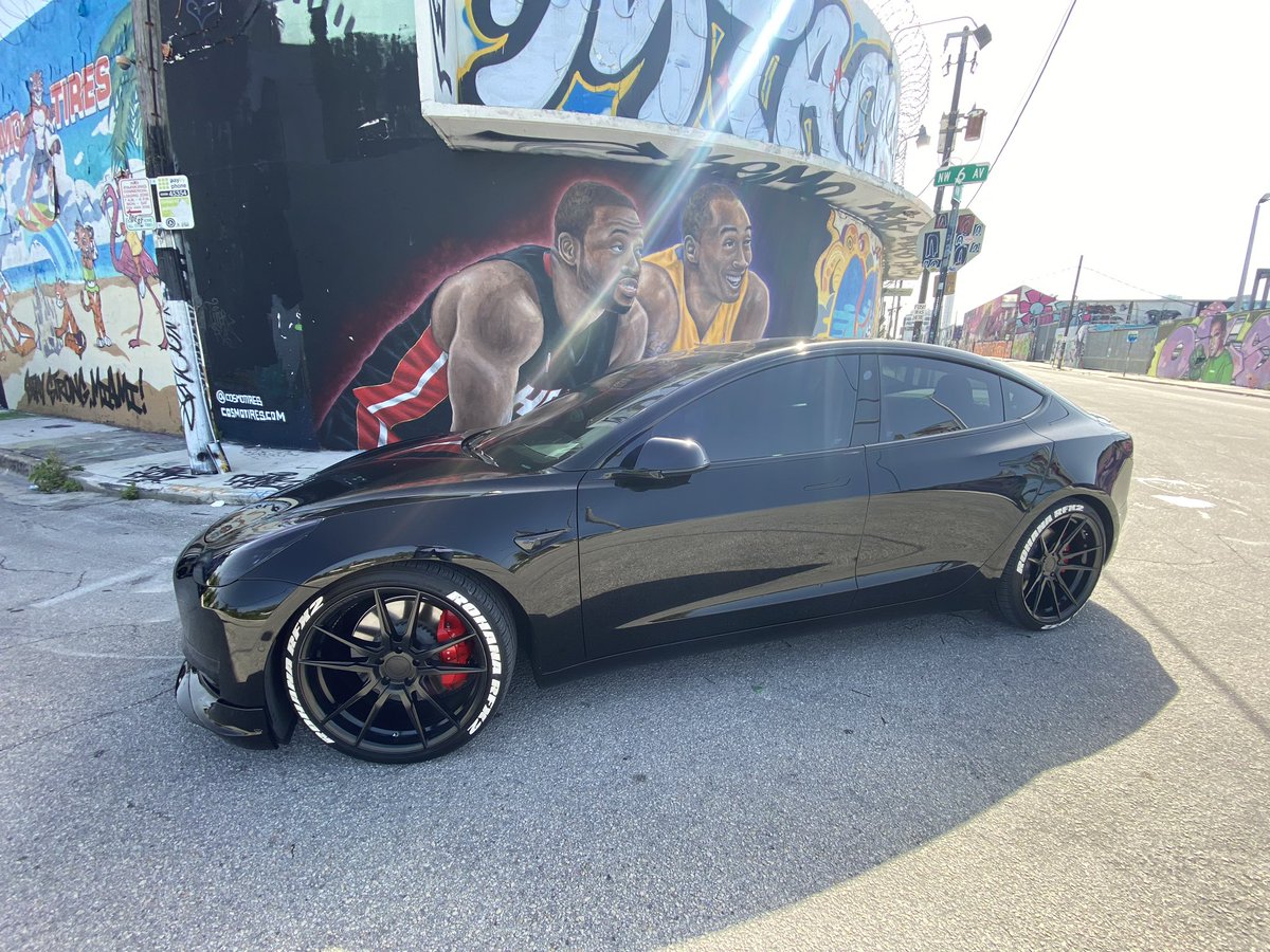 SFLSportsnRE's tweet photo. 3 🐐 one pic. #miamiheat #lakers #tesla #wynwood #rohanawheels #unpluggedperformance #southfloridateslas #p3d #model3owners @elonmusk https://t.co/zqGYw6pO0H