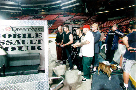 Celebrities with Video Games (@celebswithgames) on Twitter photo 