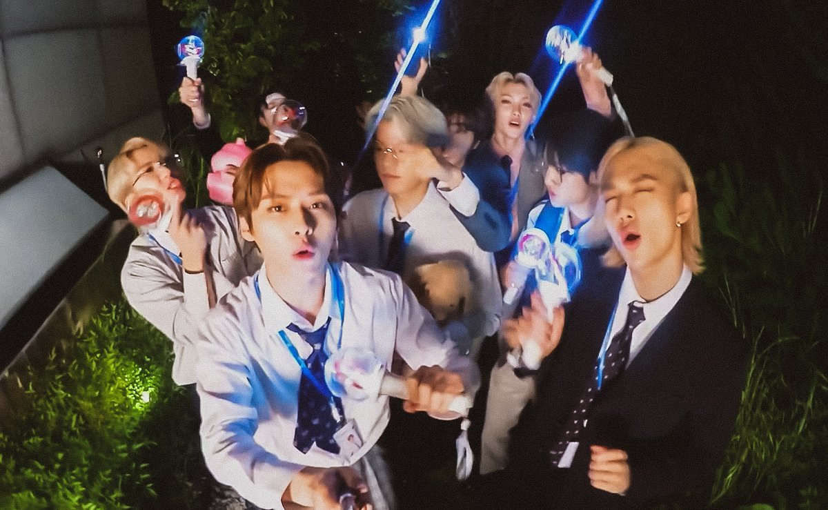 skzshots's tweet photo. stays' number one supporters 🤍 https://t.co/mbIdA5y40Q