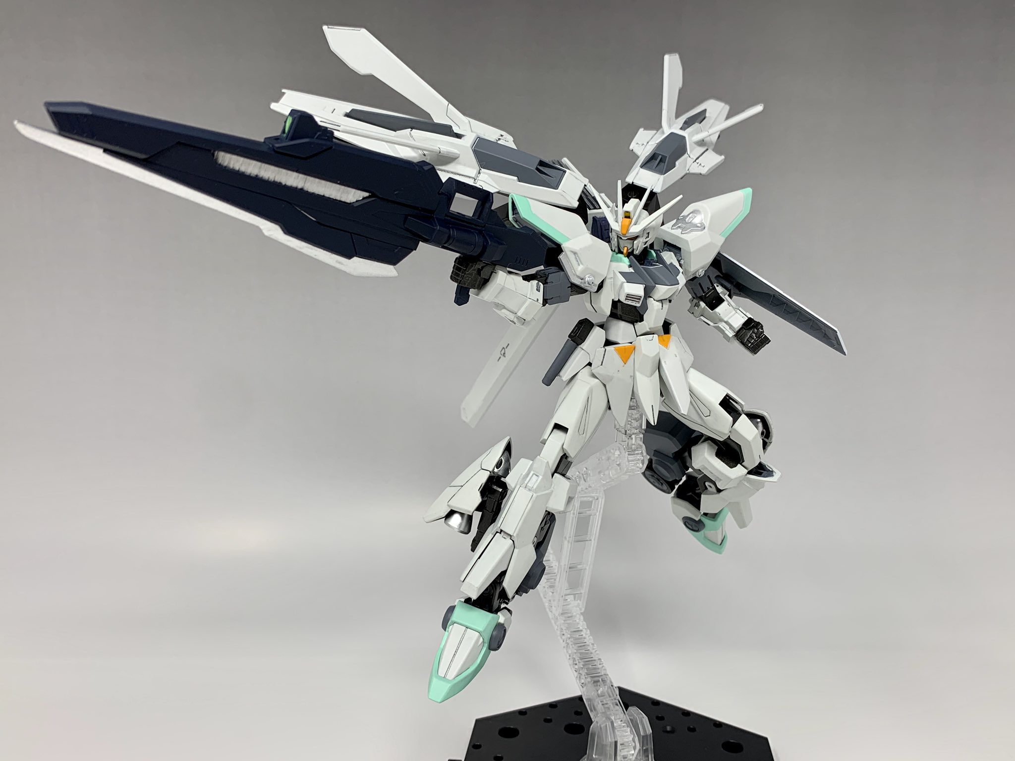 ちばらきのザッキー 主兵装 というかもうほぼ唯一の武器がこちら バスターバラエーナブラスター ウイングのバスターライフルを軸に フリーダムのバラエーナプラズマ収束ビーム砲の火力を上乗せしつつ Ooガンダム7ソードのgnソード