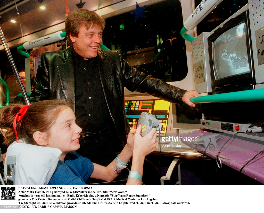 Celebrities with Video Games (@celebswithgames) on Twitter photo 