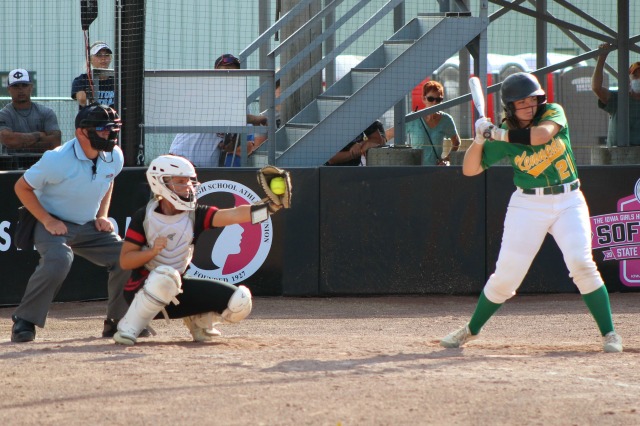 FDCSD's tweet photo. Congratulations again to the #FDSH softball team on their outstanding season &amp; 2nd place finish at State! Some scenes from the Championship game &amp; awards. More pics at  https://t.co/JGDGl1mvEX
#FDCSD #Proud2bFD @FDSHSoftball @fddodgersports https://t.co/rUmzDb7Dux