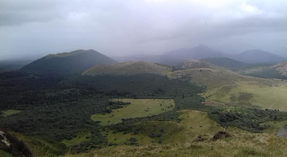 ThomasLoret63's tweet photo. Souvenir d'Auvergne. Dimanche 26 juillet 2020.
Sommet du @Puy_de_Dome⛰️. Même sous les☁️c'est beau à voir ! https://t.co/GWyH7ca7Yx
