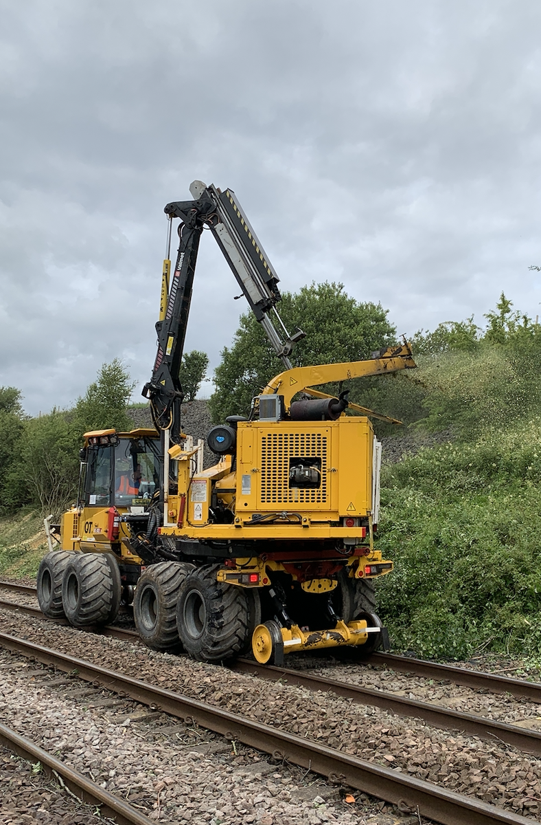 officialQTS's tweet photo. Our QTS Forwarder in action on the Glasgow South Western Line, near Kirkconnel! Impressive! #railway #plant https://t.co/4vQkuwjQhO https://t.co/EzOFmbJf6H