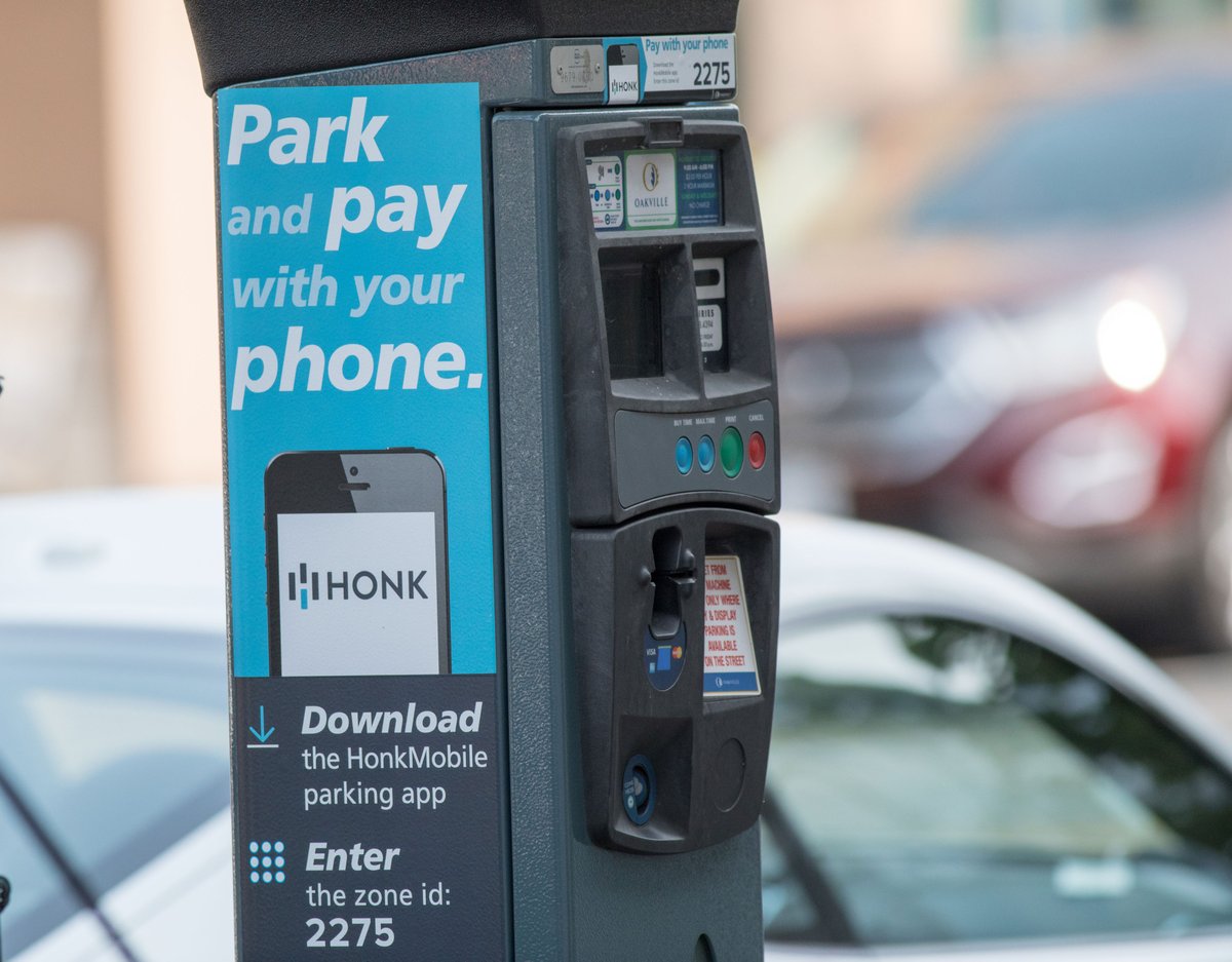 townofoakville's tweet photo. Paid parking resumes in Oakville beginning August 4, 2020: https://t.co/tY08Shkh3K https://t.co/oiuYRAzYHr