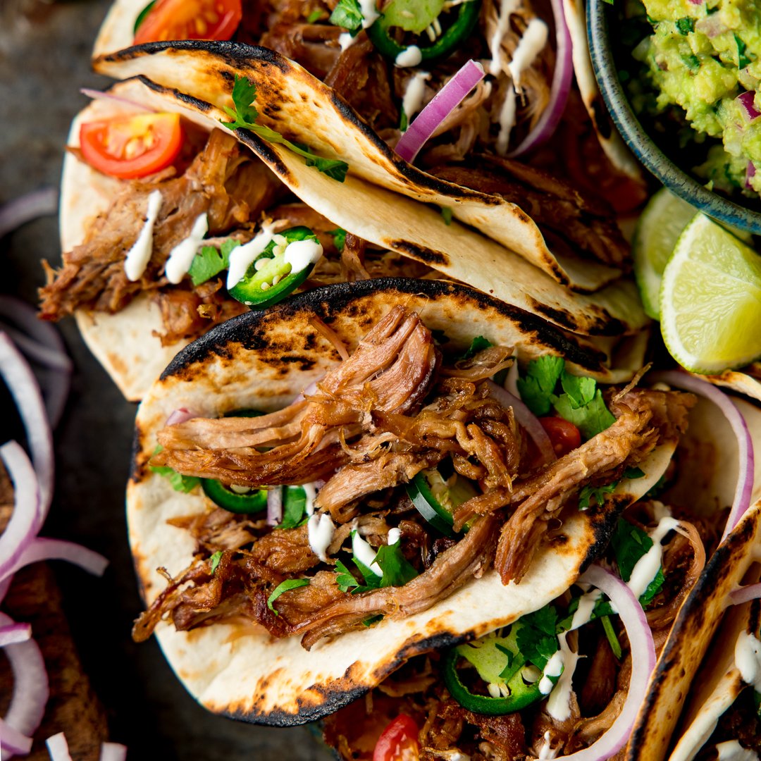 KitchenSanc2ary's tweet image. Tender slow-cooked shredded Welsh Lamb in a spicy Mexican-style barbacoa sauce, piled onto soft tacos and loaded with toppings.
It makes a brilliant alternative to the traditional Sunday Roast!

kitchensanctuary.com/lamb-barbacoa-…

#ad #carnitas #pulledlamb #lambbarbacoa  #Welshlamb