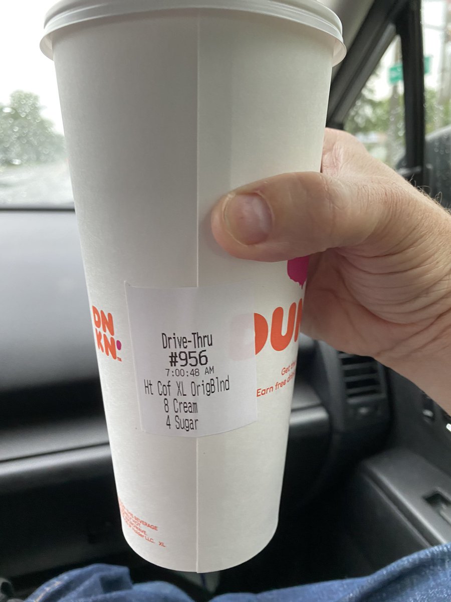 ChasScherer's tweet photo. Hey @dunkindonuts why are you #gipping your #customers out of an #ounce of #coffee #everyonerunsondunkin https://t.co/SYgyJwvCif