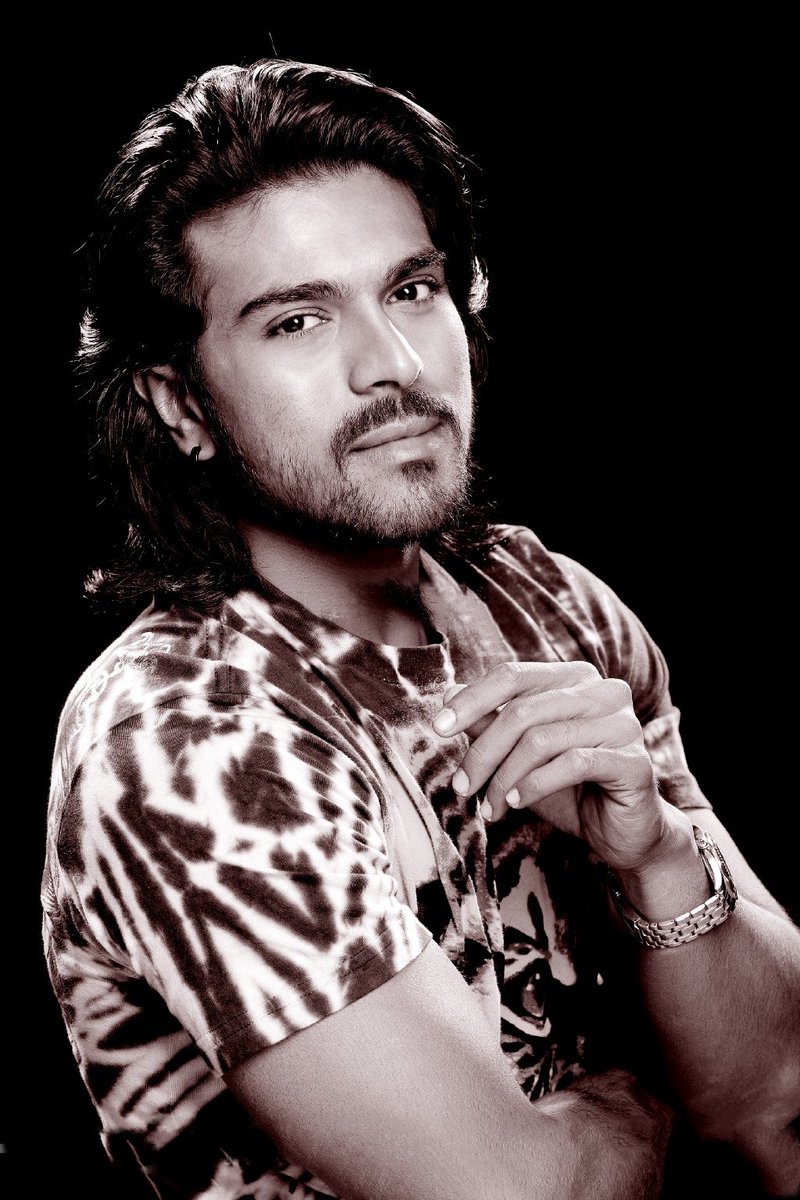 ShaikSh92065652's tweet photo. Unseen pic ❤❤
Blast the retweet button 💥
#11YearsForIHMagadheera
@AlwaysRamCharan https://t.co/zRNnNloq1q