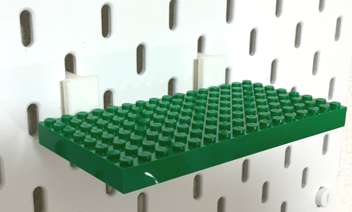 LEGO+Skadisの悪魔合体。これを使えば、LEGOの人形をSkadis一面に並べて飾れます。
thingiverse.com/thing:4557155