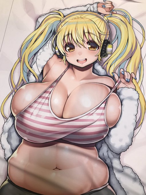 まんだらけさんのぽちゃ子抱き枕カバー描き下ろしました!色校正とてもいい感じでしたよー👍🍓 #すーぱーぽちゃ子 #superpochaco 