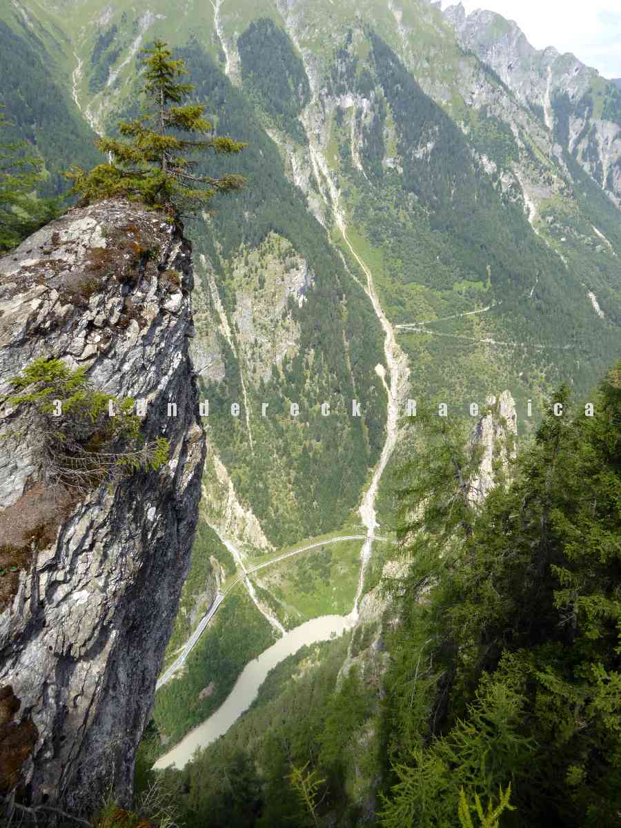 3LRaetica's tweet image. TRINCEE E PANORAMI MOZZAFIATO NEL CUORE DEL #3LR 
Il Kaiserschützenweg parte dal  #FestungNauders (1200m, sulla strada principale del #PassoResia), toccando di Sellesköpf poi fino al  passo di #Norbertshöhe. Tra #Engadina e #Oberland con vista su #Venosta
facebook.com/media/set/?set…