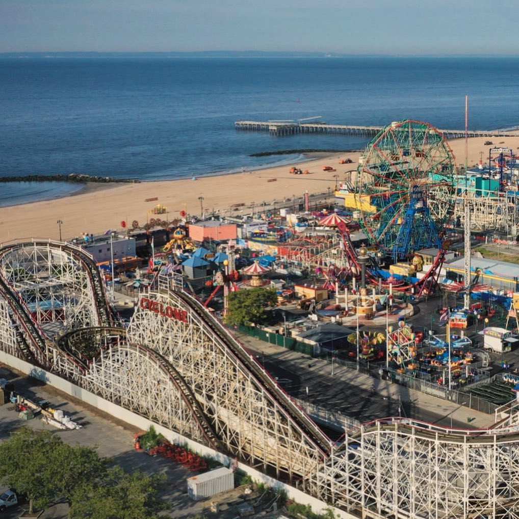 ConeyIslandFun's tweet photo. 𝒱𝒾𝑒𝓌𝓈 𝒻𝓇𝑜𝓂 𝒶𝒷𝑜𝓋𝑒 😍
#coneyisland #areialphotography #beachlife #brooklyn #nyc #explorebk #cyclone @LunaParkNYC @WonderWheelPark https://t.co/LseG3jcB2n