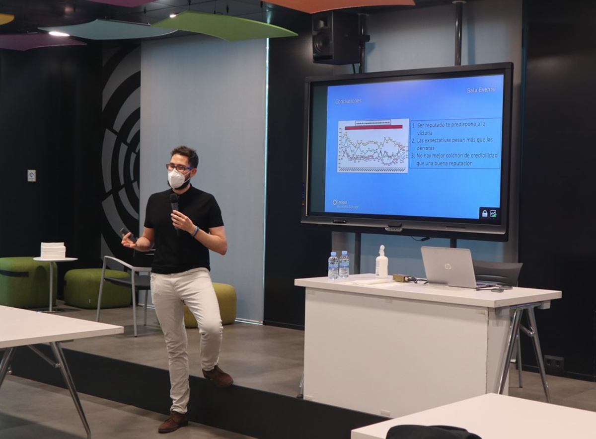 Un placer compartir experiencias en <a href="/LaLiga/">LALIGA</a> Business School para mejorar la comunicación de los clubes. 

Provechosa sesión con futuros entrenadores y directores deportivos. Mucha suerte a todos y gracias a los directores por el ambicioso programa.