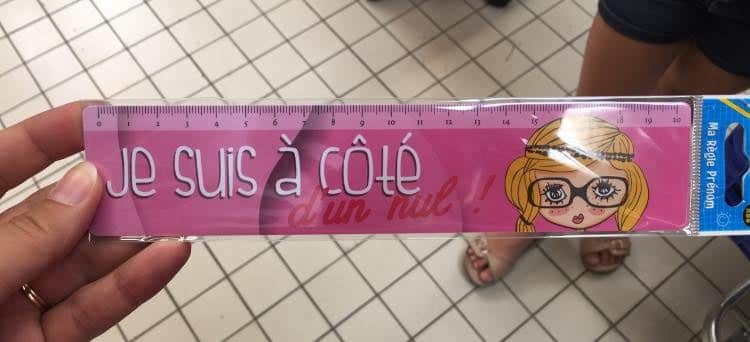 pascalecarol's tweet image. #carrefour Vu dans un de vos Carrefour.... Honteux ! J&apos;espère que les parents ne tomberont pas dans le panneau ! Personnellement, si je vois un de mes élèves avec ça, je lui explique ce que cela signifie et je la lui fait ramener à la maison avec un mot dans le carnet !