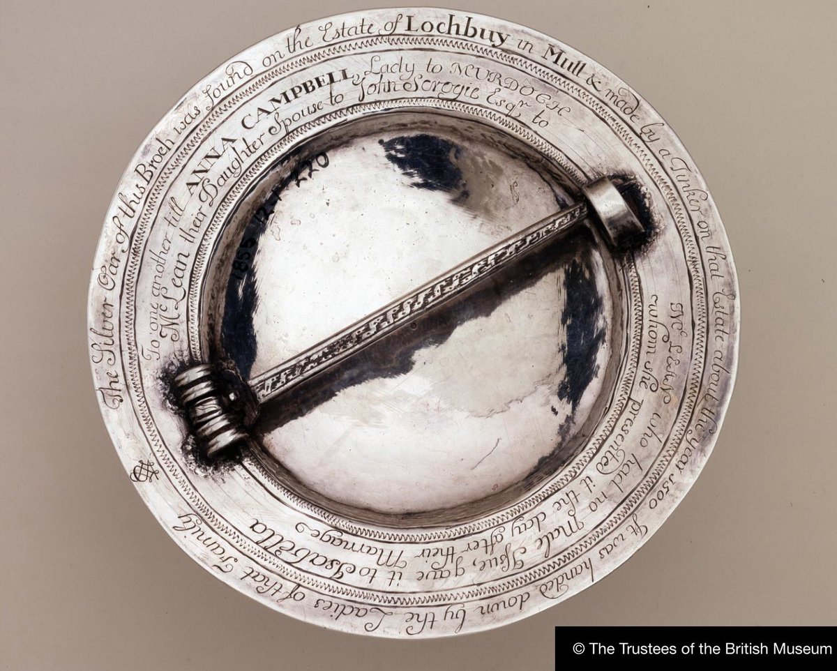 I’m very grateful to  @rhona_ramsay for introducing me to this phenomenal c.1500 brooch made by a ceard (a Gypsy/Traveller craftsperson) in Lochbuie on the Isle of Mull.Now in the  @britishmuseum  http://tiny.cc/i7xlsz&nbsp; (thread 1/ )