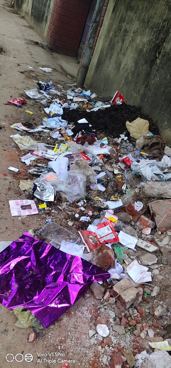 VChoudharyc31's tweet photo. I request miss @AnanyaDasIAS and @CMCCuttack pls take action as we stay in slum area #mathasahi #townhall near sgbl...we dont feel safe in this environment and these people doesn't listen and spread waste on road please revert please @AnanyaDasIAS mam please https://t.co/MXiWCiEXZ1