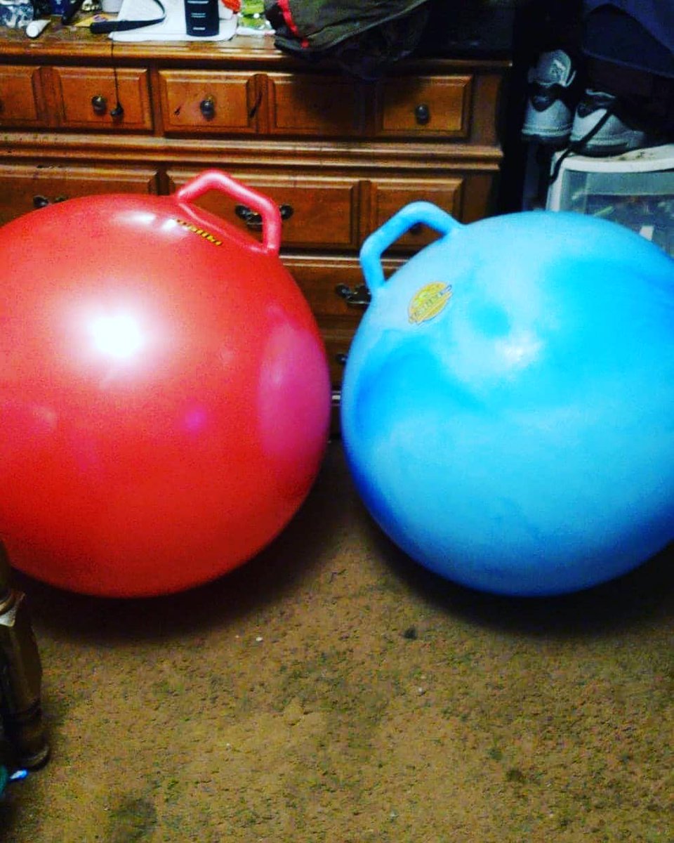 FetishHop's tweet photo. Just picked up these bad boys today

#hopballs #spacehoppers #toys #fun #twitter #followforfollow #new #Illinois #Bounce #bouncers #toyreviews https://t.co/GLcPLNRYfy