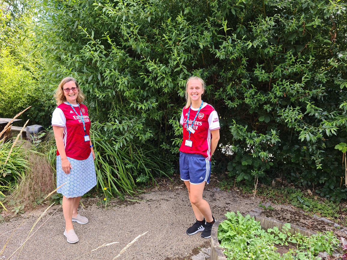 A big thank you to @Arsenal for making sure our physiotherapist colleagues are kitted out — just in time for the @EmiratesFACup tomorrow. Good luck in the #FACupFinal from all of us at Whittington Health ❤️