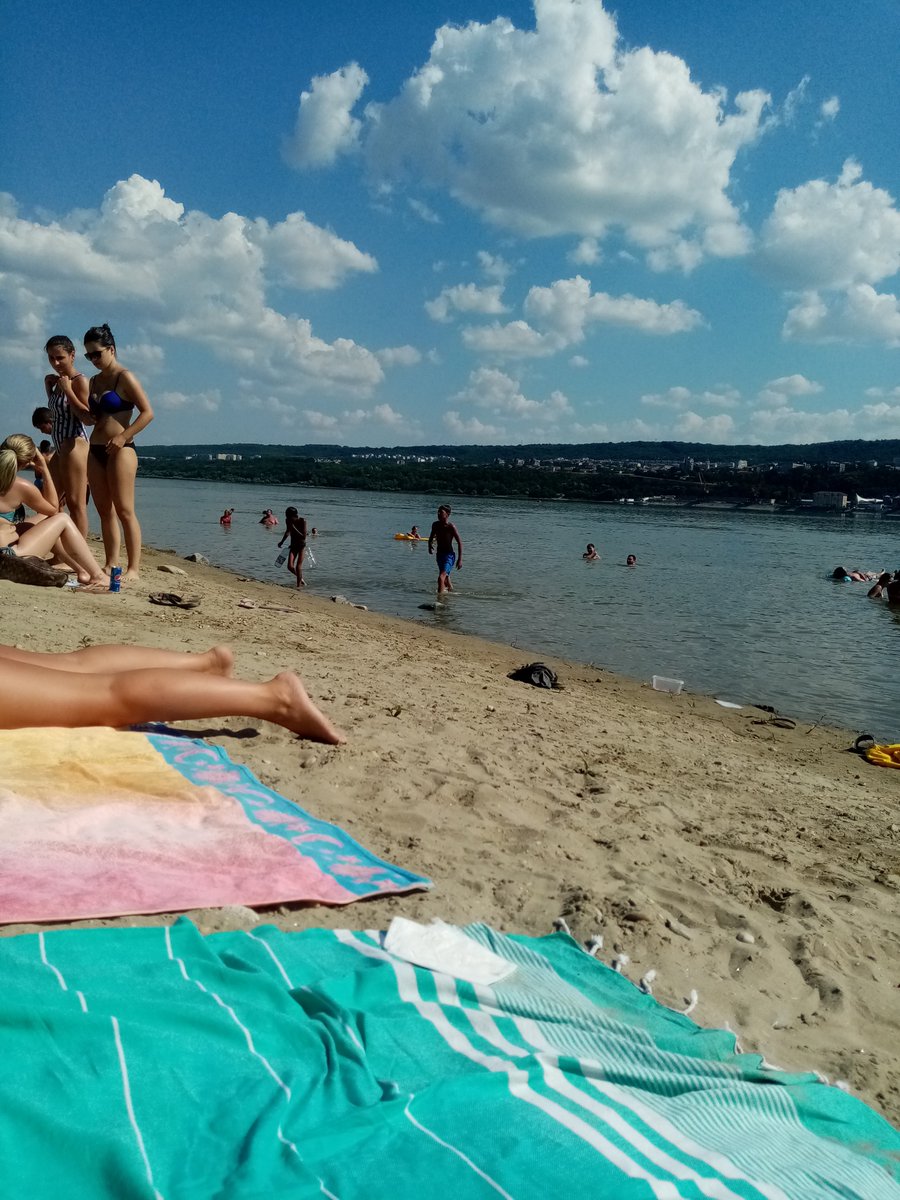 elarogantte's tweet photo. #hotsummerday #danube #beach #zimnicea #Romania #purenature https://t.co/aGKrUdDEfb