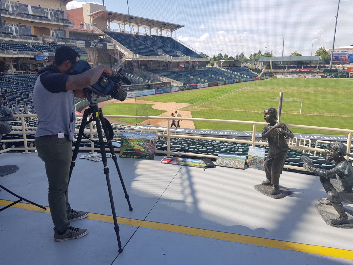 2019/07/31Back to Albuquerque for interview with local news station  @krqe, then first taste of  @USLChampionship football  @NewMexicoUTD vs  @eplocomotivefc https://www.krqe.com/news/albuquerque-metro/artist-paints-isotopes-park-as-part-of-baseball-stadium-tour/ #MLB  #DiamondsOnCanvas  #AndyBrown