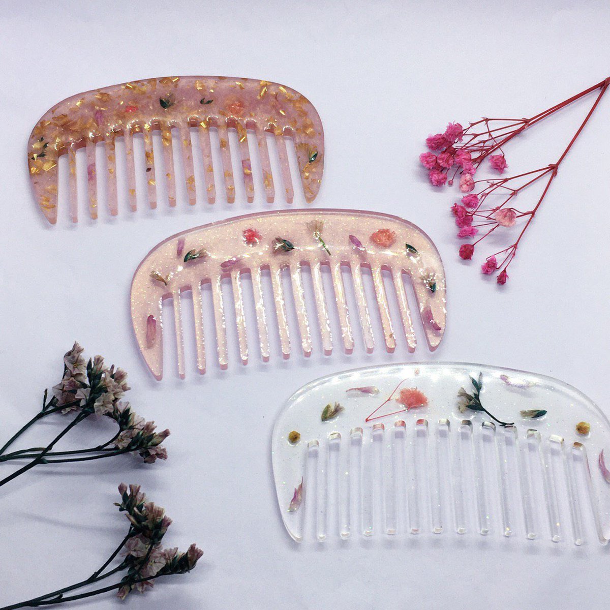 OpuleurPh's tweet photo. ✨ Give them a good hair day vibes with our first resin Comb Collection ✨

Small: Php 150
Classic: Php 250

#resinarts #resinartph https://t.co/jwi0lOn0wk