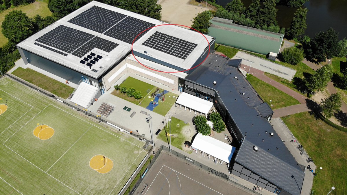Bloemendal_Bouw's tweet photo. 96 panelen geplaatst bij Stichting Clubgebouw Buiningpark, voor #Antilopen en #LHV #Duurzaamsporten 
Dank @Gem_Leusden voor gebruik van het dak https://t.co/iMkzxdJ7ie