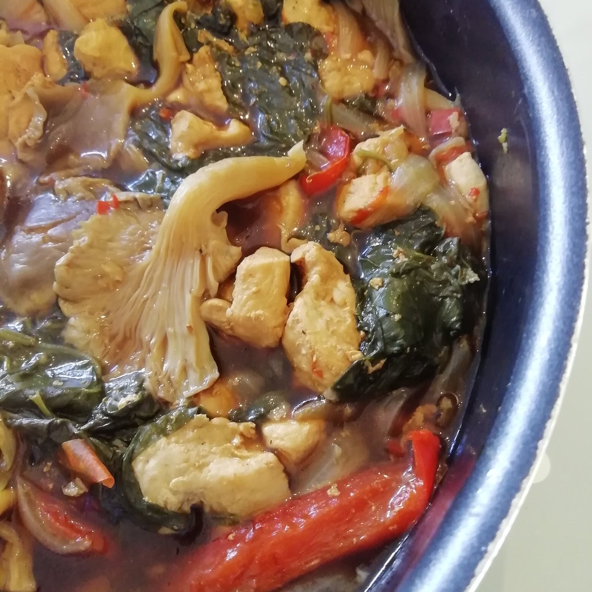 SFodmap's tweet photo. #Chicken with #OysterSauce.#deliciously light, #tasty #meal.#recipe link on my bio, #lowfodmap version also. #recipes #RecipeOfTheDay #recipeblog #Food #Foodie #foodblog #Chinese #stirfry #dinner #dinnertime #mealprep #foodpic #foodlover #easyrecipe #homemade #homecook #homechef https://t.co/SWAg0uI0eS
