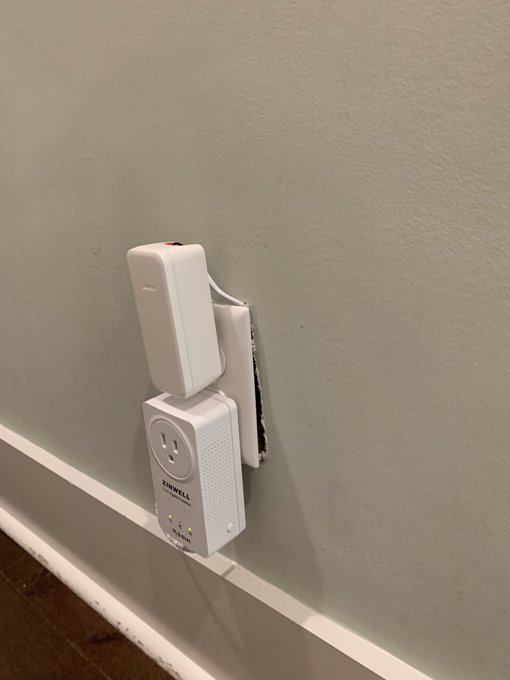 Does anyone know how to cover this monstrosity? It&rsquo;s too big for any of those clear cases... https://t<a href="/tag/starlink"class="tags"><span>#starlink</span></a>