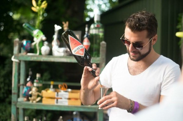 _vienna_info_'s tweet image. Enjoy refreshing summer drinks when the best Austrian bars come together at #LiquidMarket Cocktail Festival in the beautiful park of the former Sophienspital. 🍹 It's worth a look! wien.info/en/lifestyle-s… © Medianomia/Liquid Market